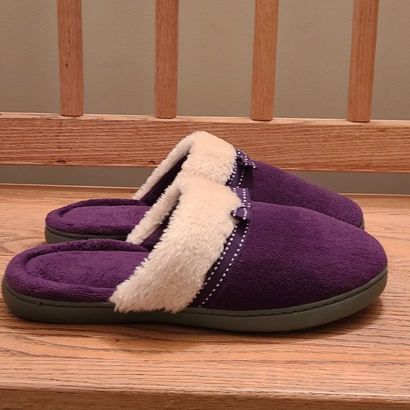 Isotoner purple slippers - Picture 7 of 7